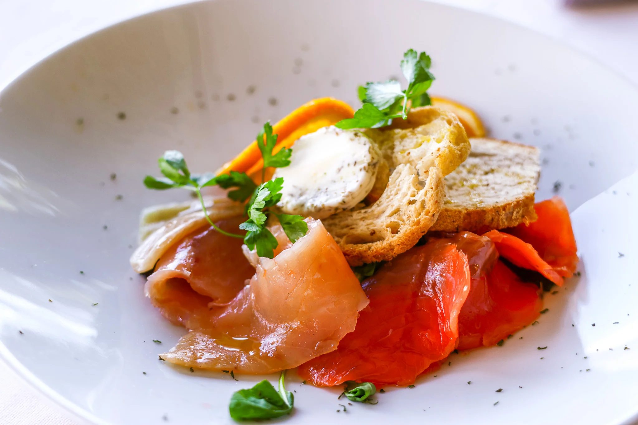 Salmone marinato servito al Lido dei Platani